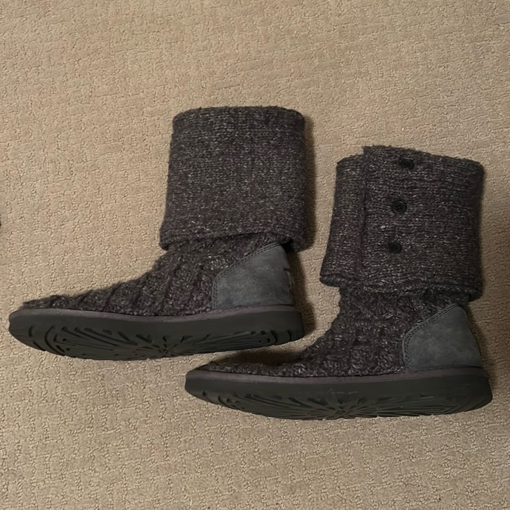 UGG boots - Picture 2 of 3
